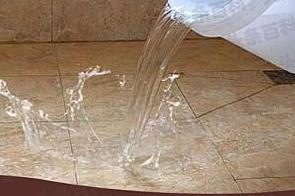 静乐漏水维修 免砸砖防水材料该如何施工